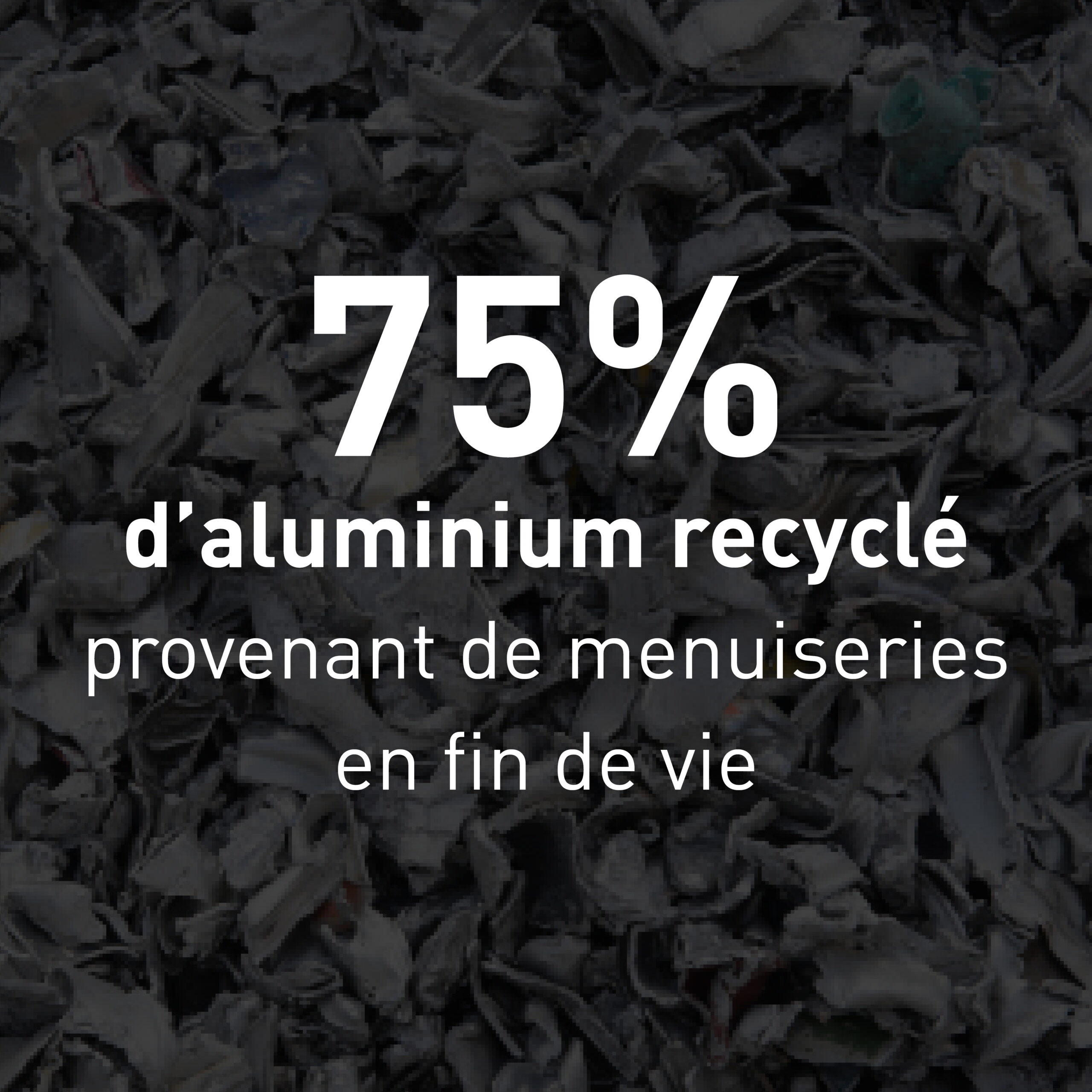 "Fenêtre en aluminium TECHNAL avec CIRCAL 75, fabriquée à partir de 75% d'aluminium recyclé, offrant durabilité et isolation thermique."